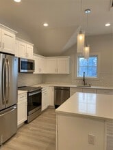 Building Photo - 91 Bedford Rd