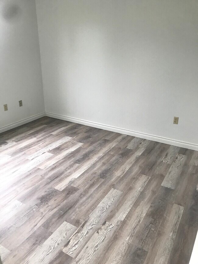 Building Photo - 1724 Cedrus Cir
