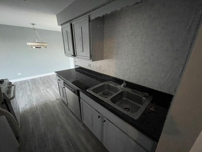 Building Photo - 39 W 66th St