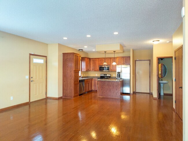 Building Photo - Detached town home. *3Bed*2.5Bath Avail Fe...