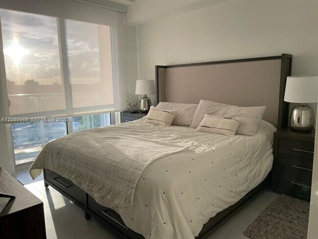 Foto del edificio - 13800 Highland Dr