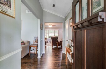 Building Photo - 9818 Emnora Ln