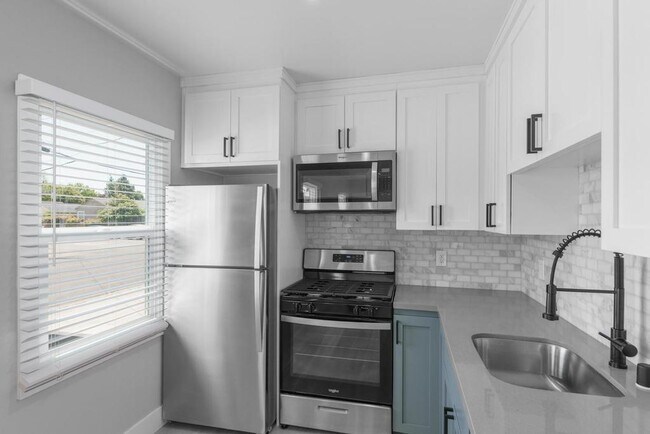 Building Photo - 128 Bristol Blvd