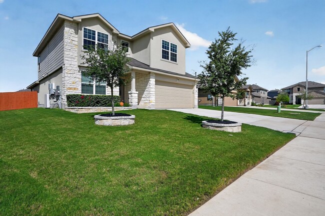 Building Photo - Spacious 5BR Home with Game Room, First-Floor Primary Suite & Appliances Included
