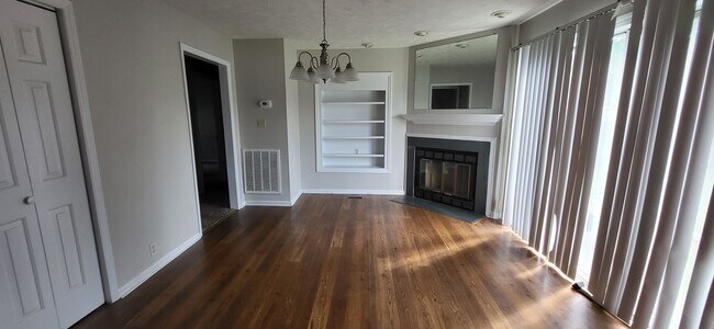 Building Photo - 3-bedroom, 2-bath Home