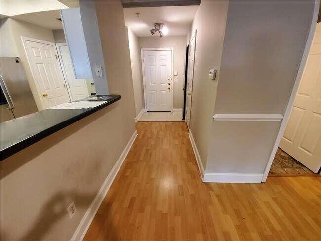 Foto del edificio - 2700 Pine Tree Rd NE