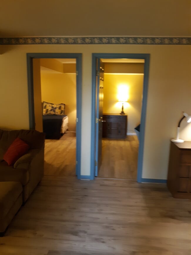 entrance both bedrooms - 19606 Ridgeside Rd