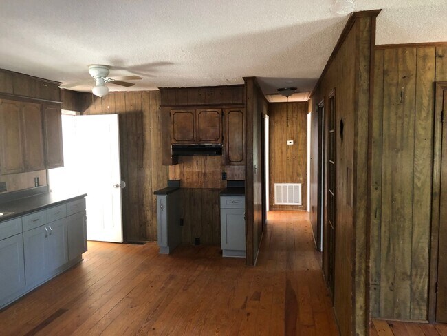 Foto del edificio - Newly remodeled home is located in Lancaster, SC 29720.