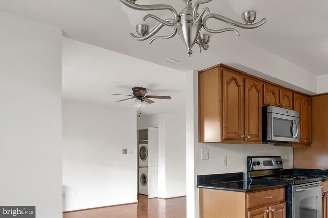 Foto del edificio - 3332 Spring Ln
