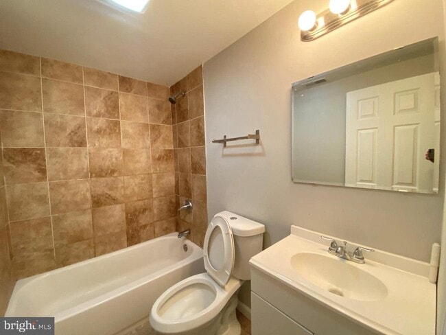 Foto del edificio - 1811 Cecil B. Moore Ave