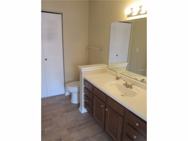Foto del edificio - Water view condo with garage in sought after westchase