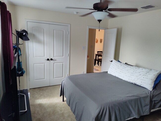Building Photo - 10130 Maple Ranch