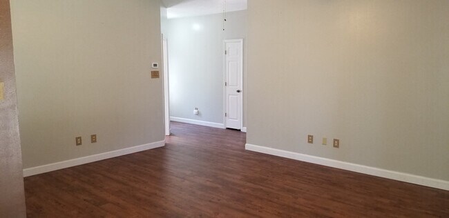 Building Photo - 3 BD, 2 BA, Home in Cabot