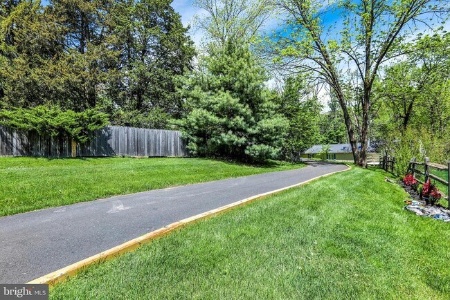 Building Photo - 5496 York Rd.