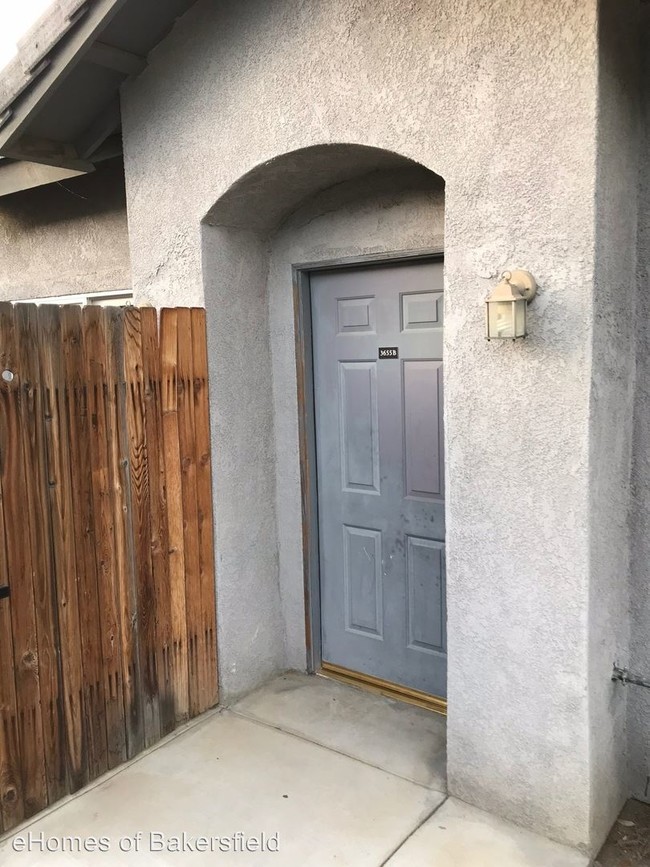Foto del edificio - 3655 Pine Meadow Dr