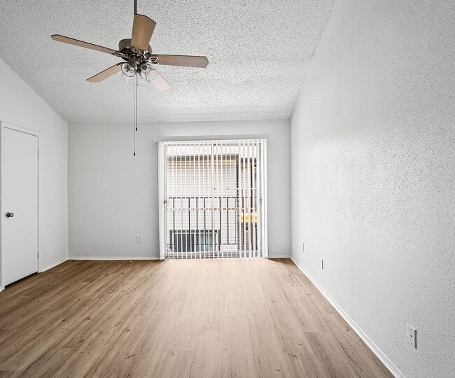 Building Photo - 2111 Holly Hall St