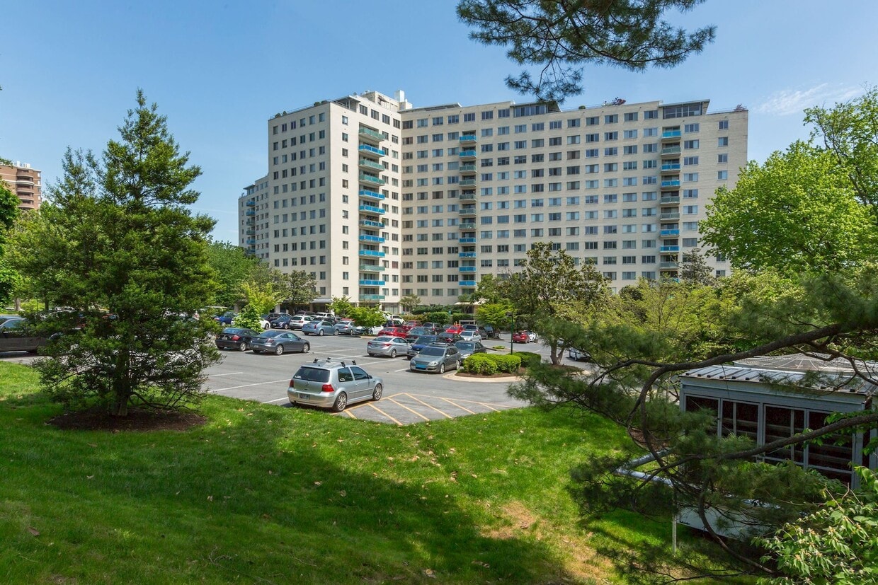 10201 Grosvenor Plz Unit 712, Rockville, MD 20852 Condo for Rent in
