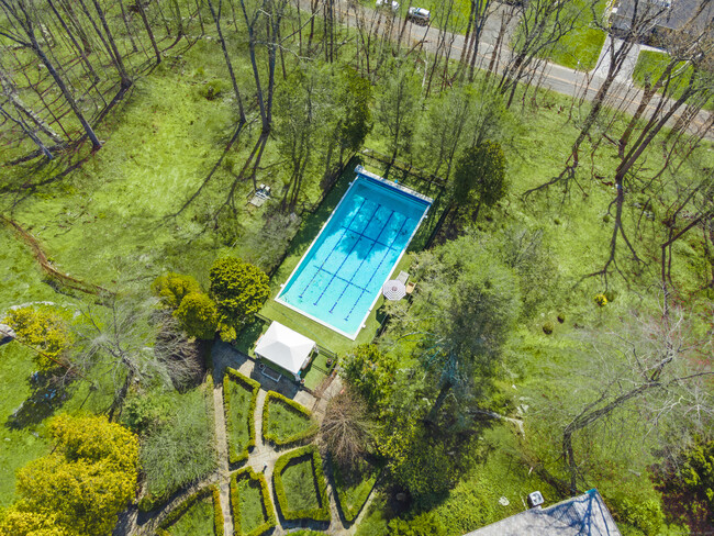 Foto del edificio - 37 Green Acre Ln