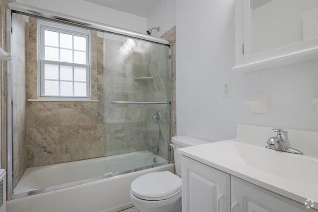 Bathroom - 3.5 Rm, 1Bd, 1Ba, 1st Floor - Westcourt Apts.