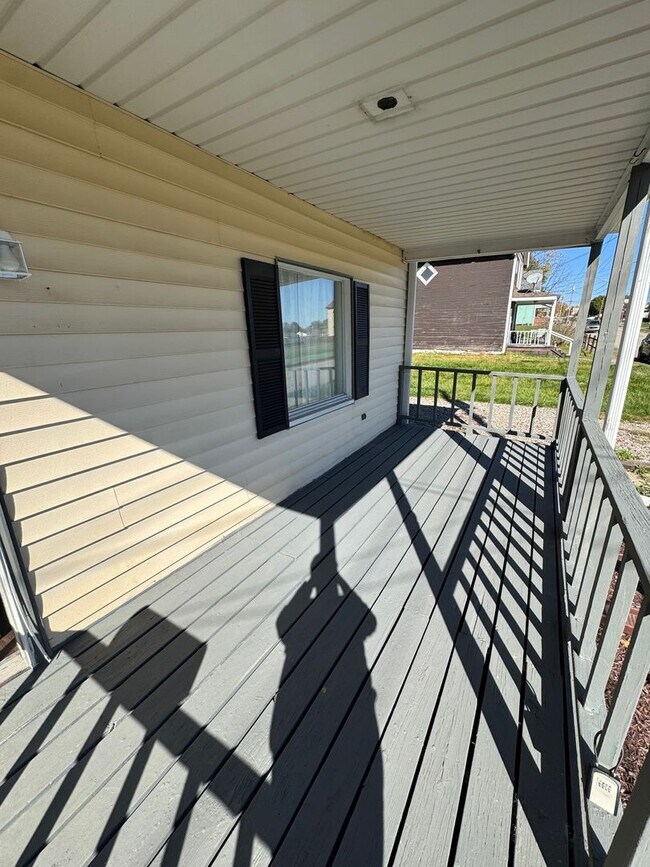 Foto del edificio - 3 Bedroom 1.5 Bath in Natrona Heights!