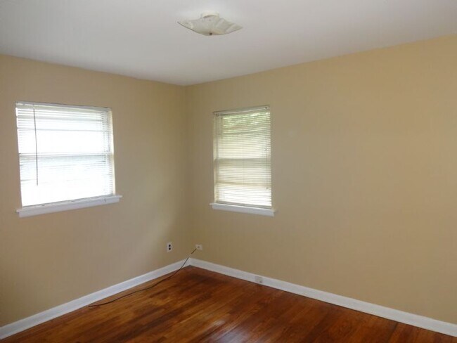 Foto del edificio - Three bedroom home in the Wakefield area.