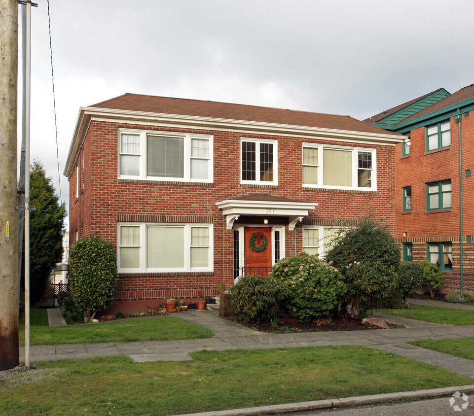 Primary Photo - 2711 Franklin Ave E