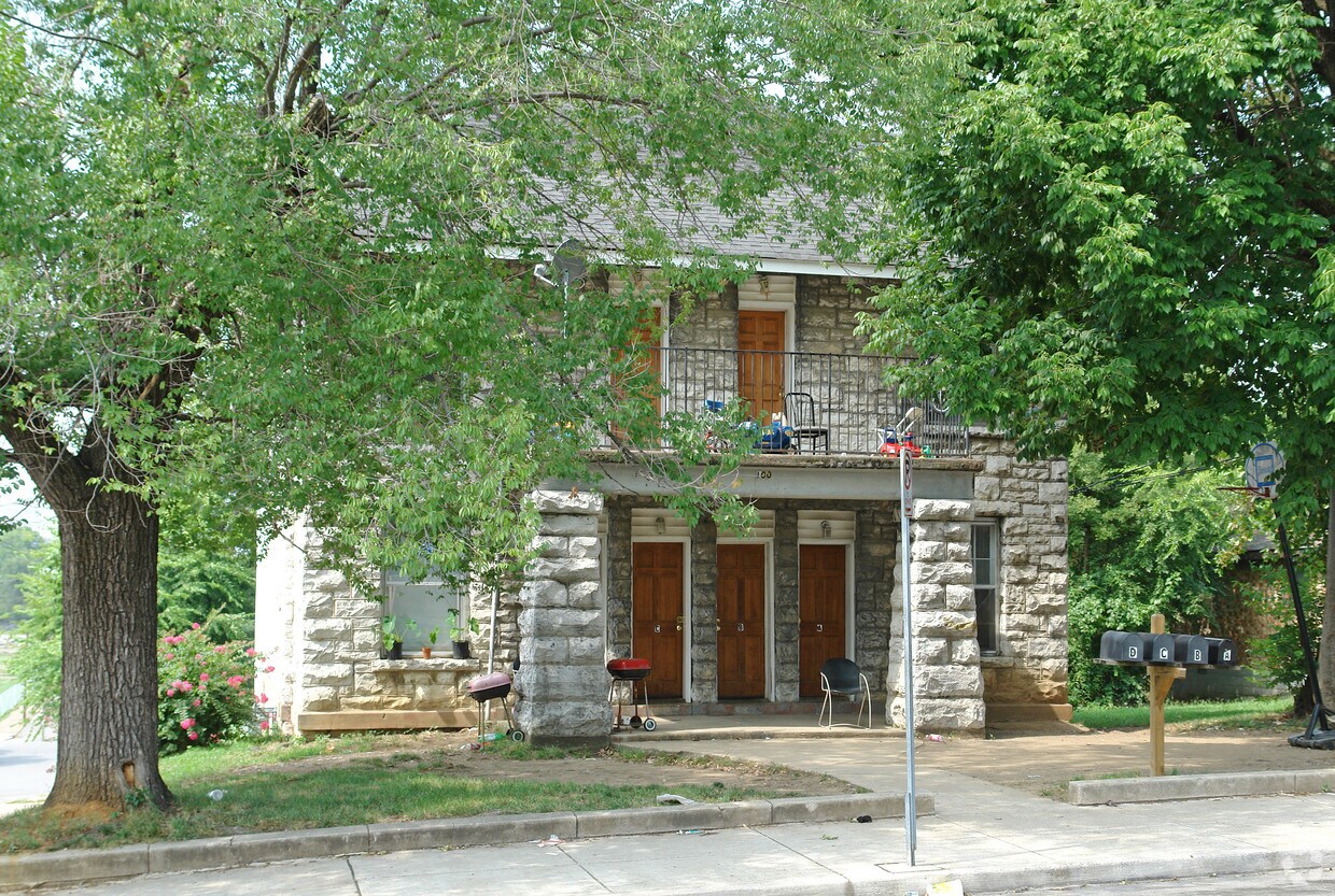 Foto del edificio - 100 Neil Ave