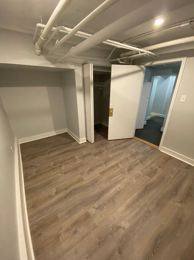 Building Photo - Brighton 3 Bed – 1,300 Sq Ft – Heat & Hot Water Included – Pet Friendly – 9/1