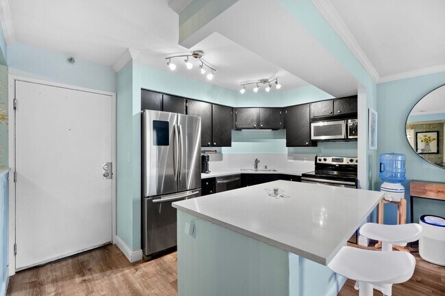 Foto del edificio - Modern Downtown 2 BDR with Parking