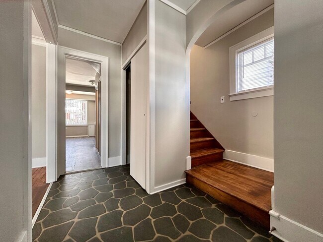 Foto del edificio - Spacious Four Bedroom Home in Southeast Grand Rapids