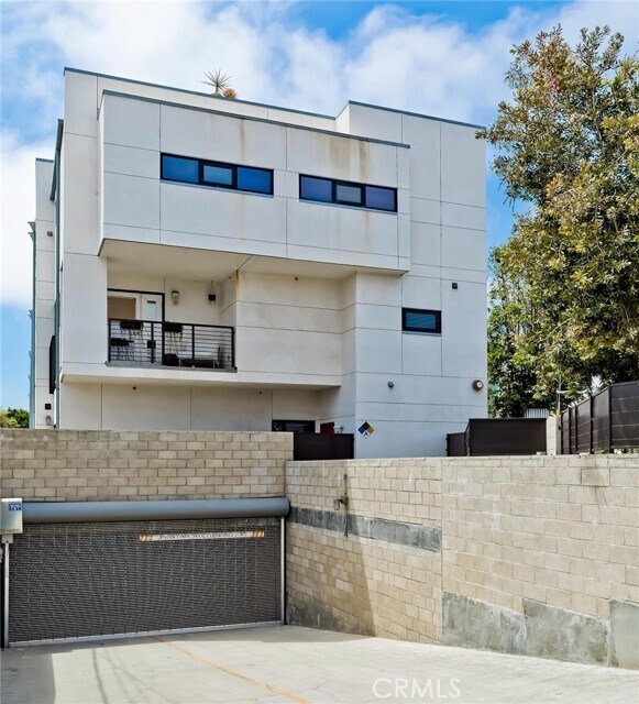 Building Photo - 815 Hampton Dr