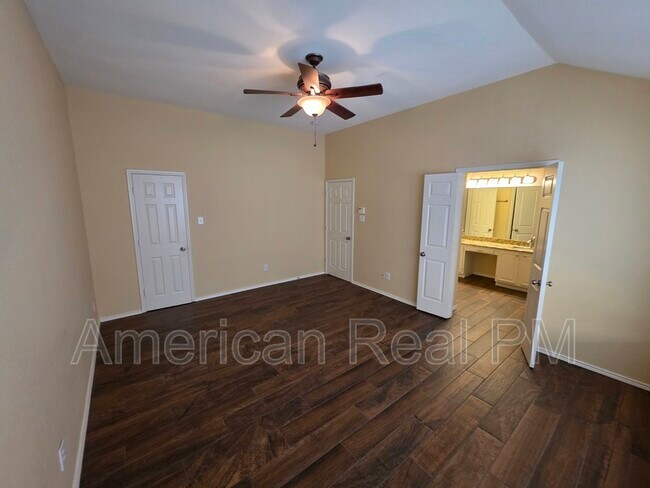 Foto del edificio - 1209 Shadow Lakes Blvd