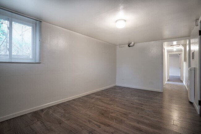 Foto del edificio - Spacious 1 bedroom home in the heart of Un...
