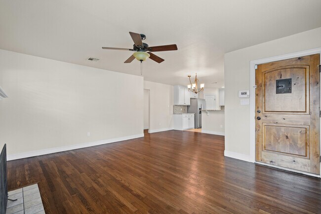 Foto del edificio - 2609 Benbrook Blvd