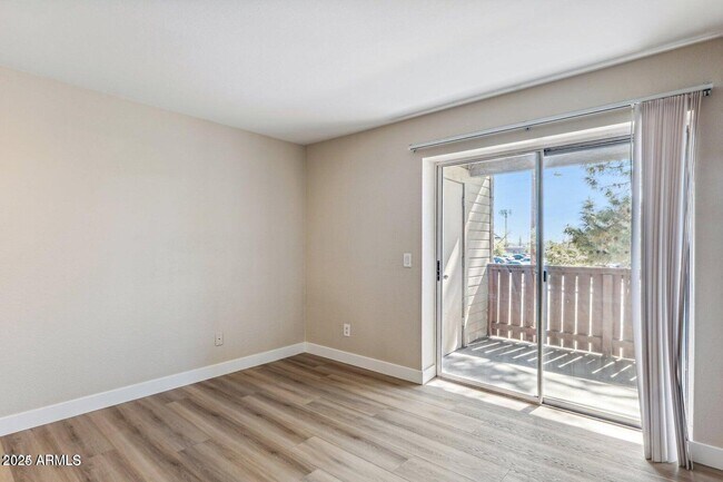 Foto del edificio - 200 E Southern Ave