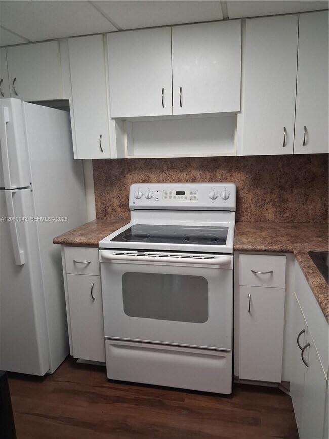 Foto del edificio - 8315 SW 72nd Ave
