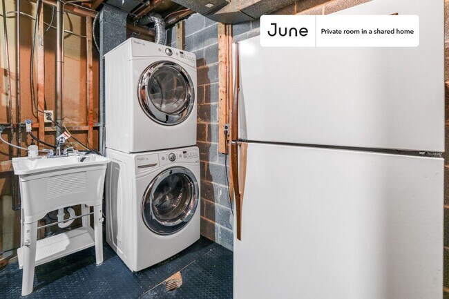 Foto del edificio - Room in Shared 7 bed/3.5 bath home