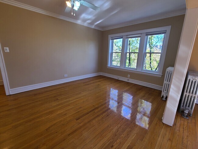 Building Photo - 4816 N Linder Ave