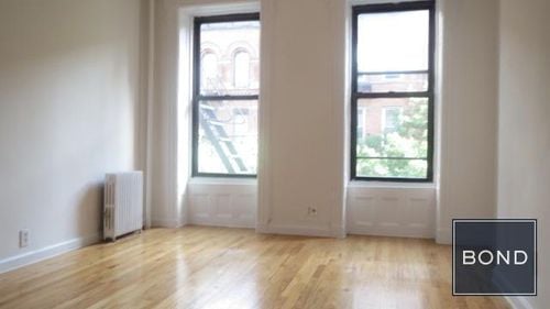 Primary Photo - 325 E 93rd St