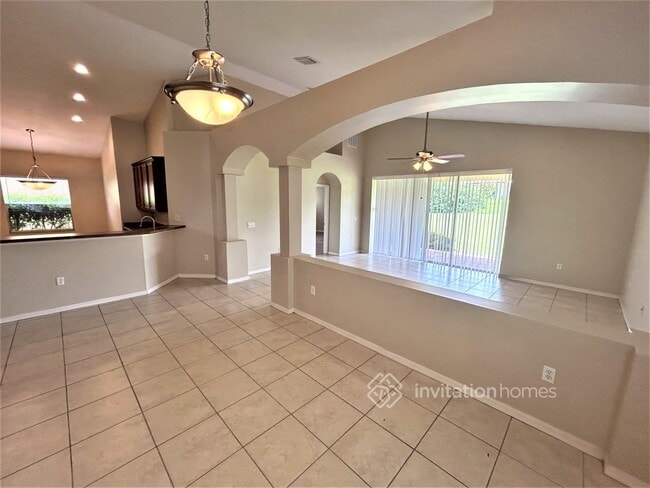 Building Photo - 1705 Altavista Cir
