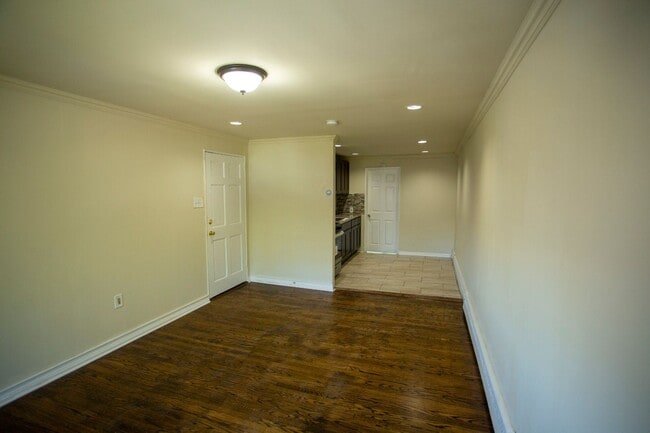 Building Photo - NEWLY RENOVATED 1 BEDROOM APARTMENT - 6430 1/2 TULIP ST