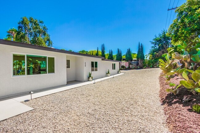 Building Photo - Charming & Upgraded San Marcos Home with P...