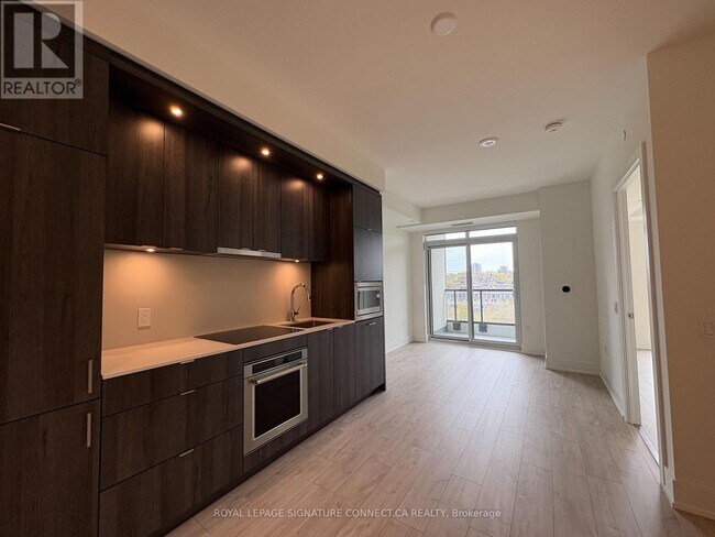 Photo du bâtiment - 858 Dupont St