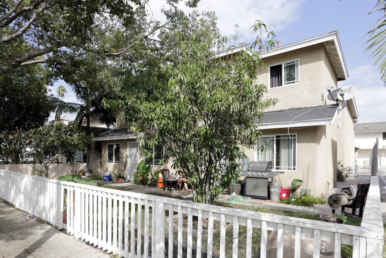 Building Photo - 451-453 Broadway