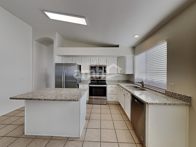 Building Photo - 7521 W Kerry Ln