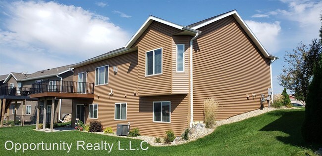 Building Photo - 4 br, 3 bath House - 427 15th Ave NE