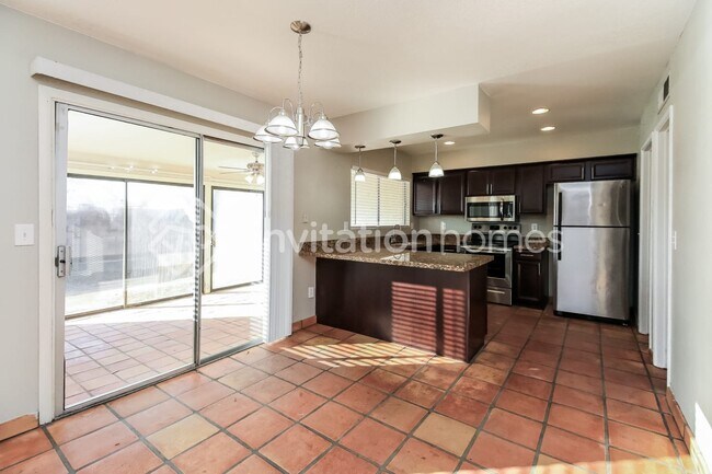 Building Photo - 713 W Hermosa Dr