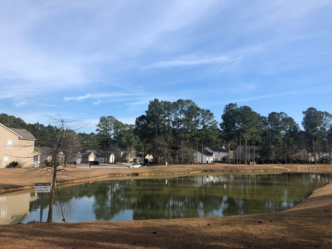 Building Photo - 102 Surlington Dr