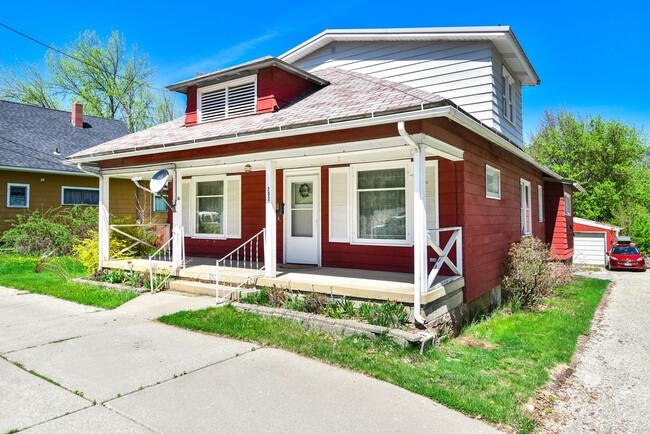 Building Photo - 4 Bedroom Home Available NOW!