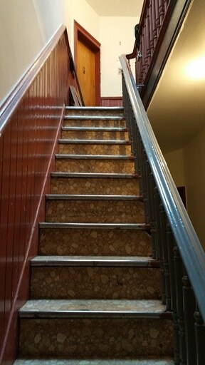 Interior Photo - 718 Leonard St